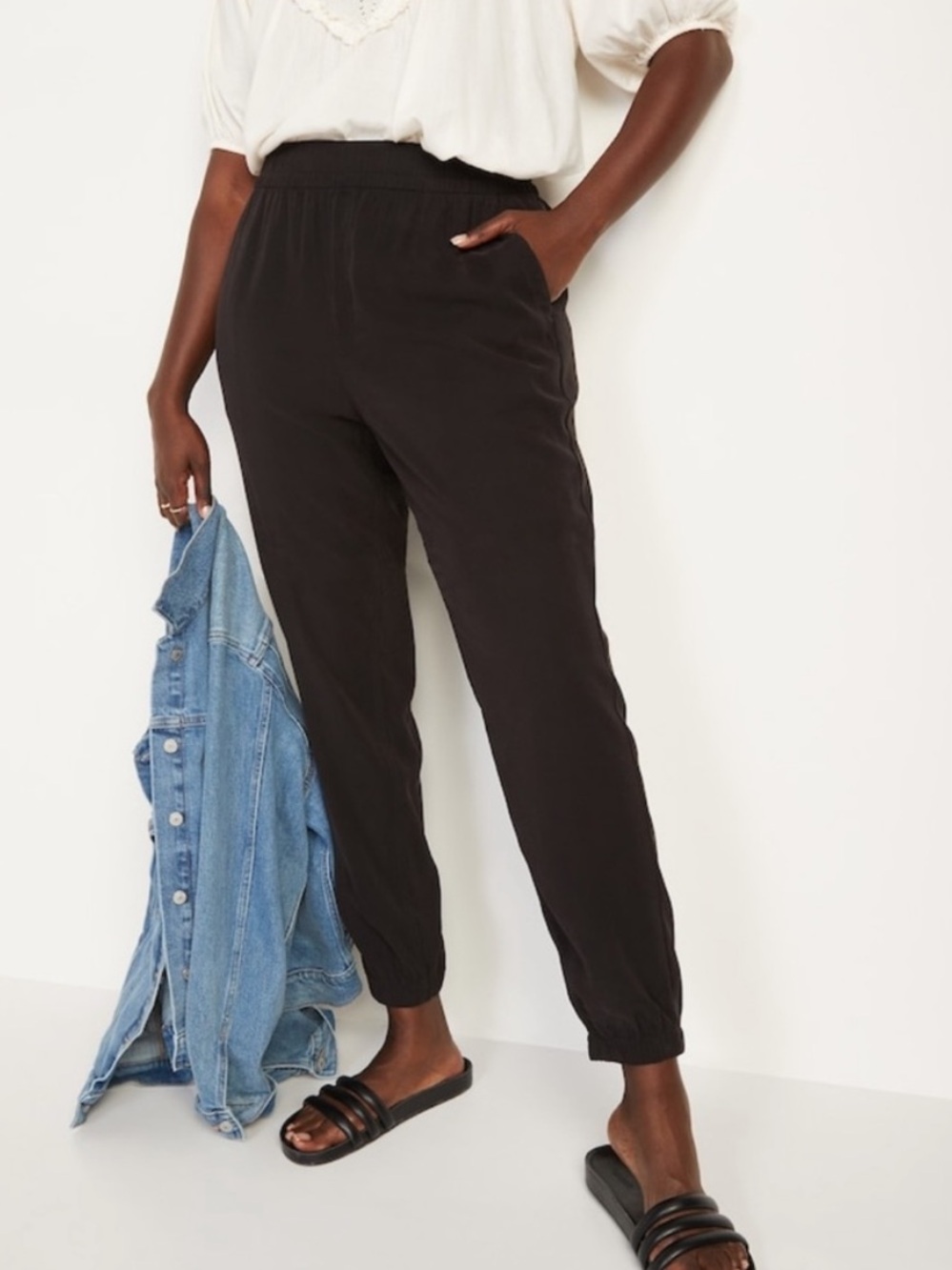 Old Navy High Rise Twill Joggers Pants in Black Jack